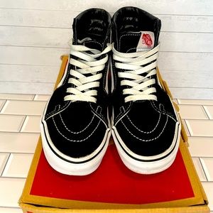 Black and White Vans Sk8 Hi | Size 6.5 | High Top
